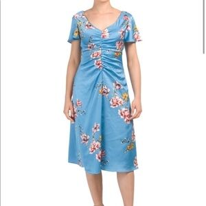 NWT Avec les filles silky floral blue ruched midi dress size 4
